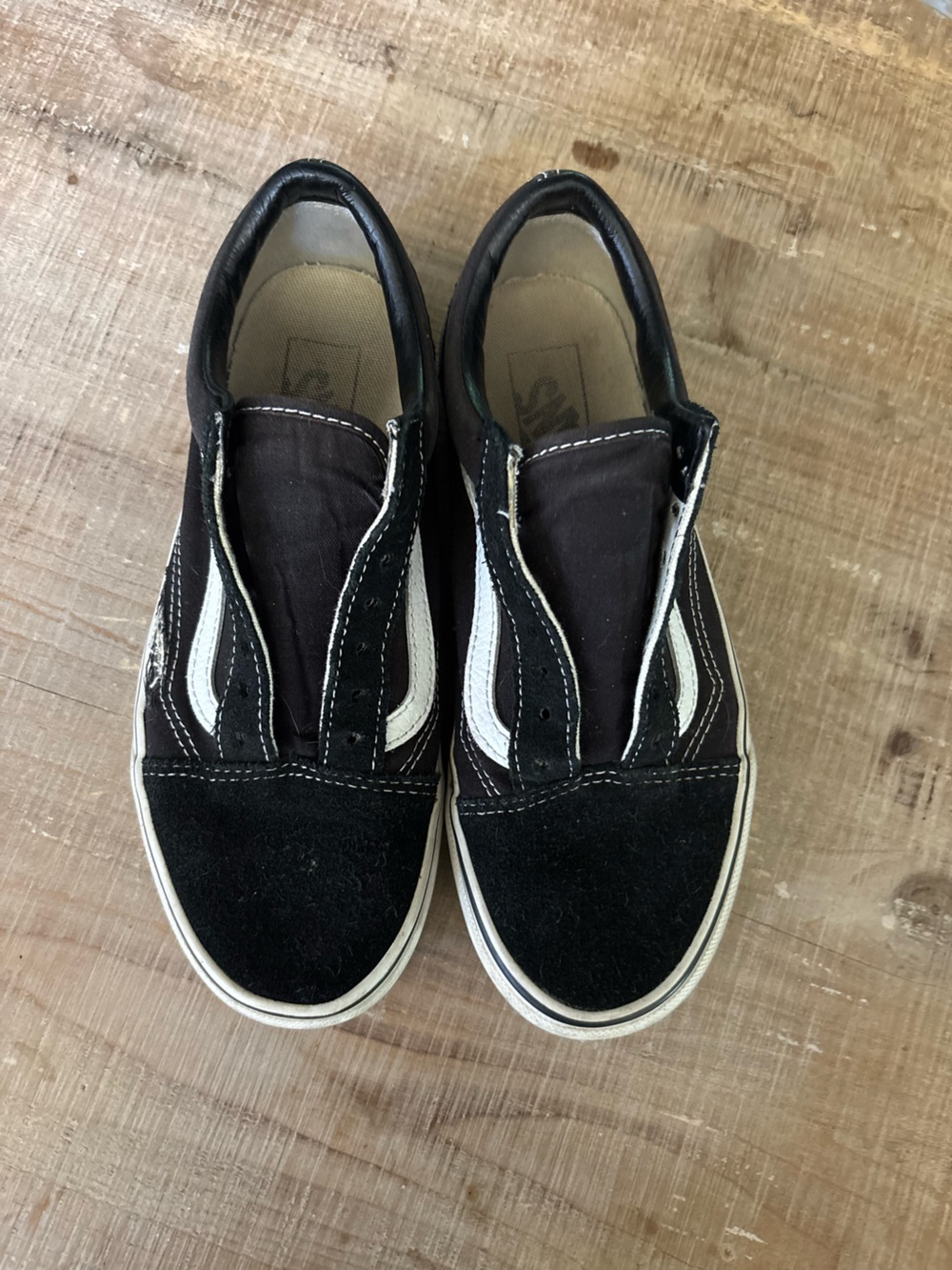 Vans off the Wall Black and White Mens 6 Woman’s 7.5 Sneakers -no laces-